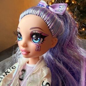 Rainbow High Cheer Doll Violet Willow